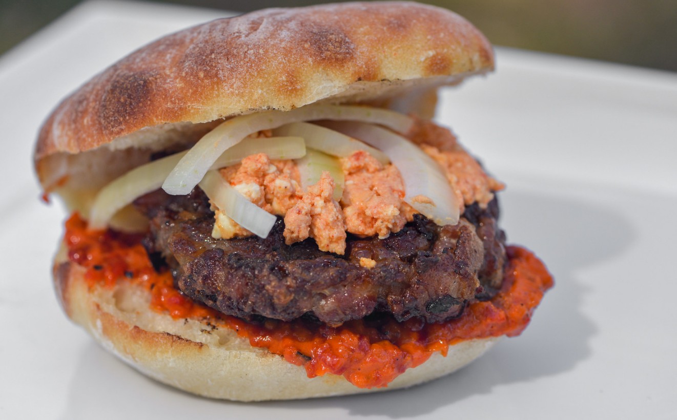 Etno Grill Burger in soft flatbread